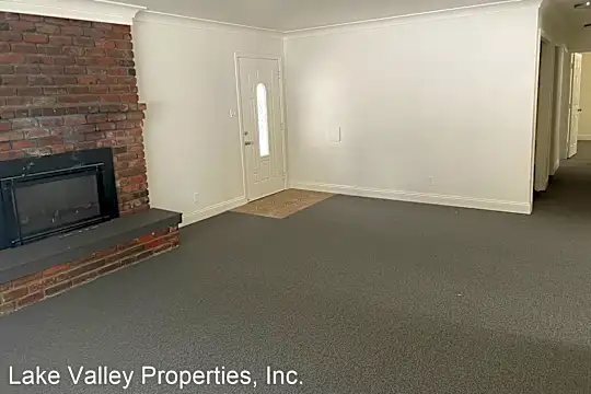 3668 Larch Ave Photo 2