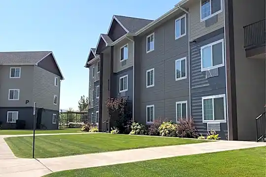 Castle Creek Apartments Photo 1