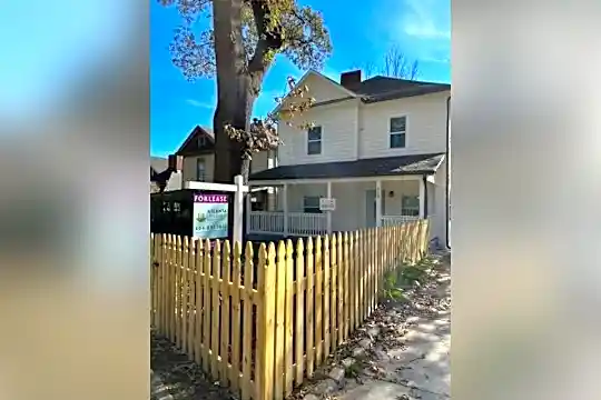 559 Angier Ave NE Photo 2