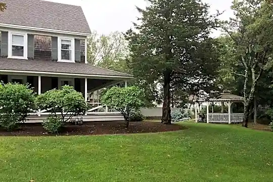 84 Mayflower Rd Photo 2