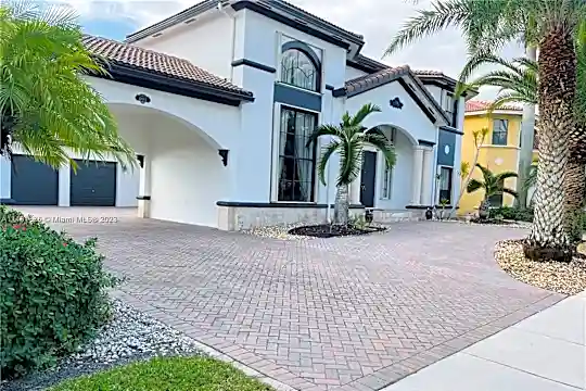 18662 SW 17th Ct Photo 1