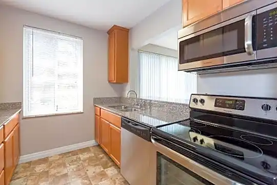 20550 University Blvd Photo 2
