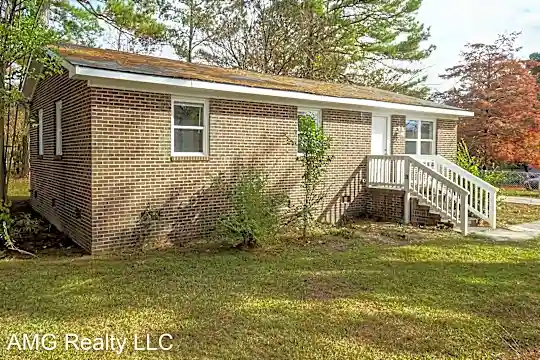 102 Arrowood Dr Photo 1