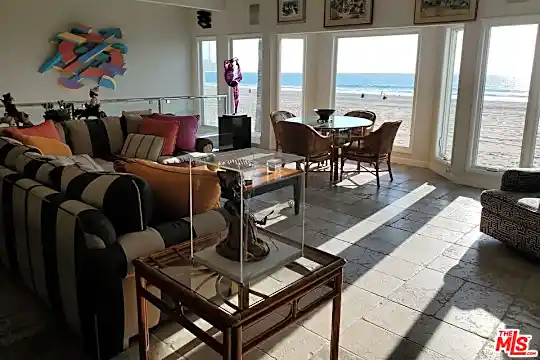 3318 The Strand Photo 2