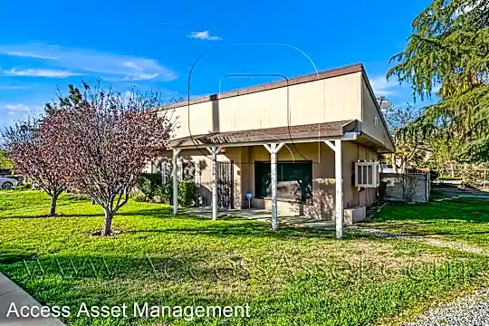 421 2nd St W Photo 1