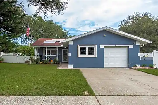 1184 Breeze Dr Photo 2