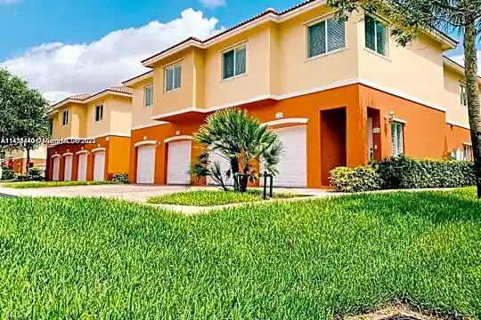 3310 Palomino Dr Photo 1
