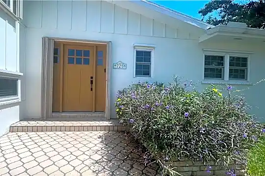 725 Indian Lilac Rd Photo 2