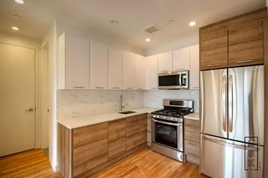 462 Madison St Photo 1