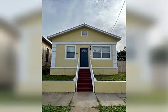 2532 W Beach St Photo 1