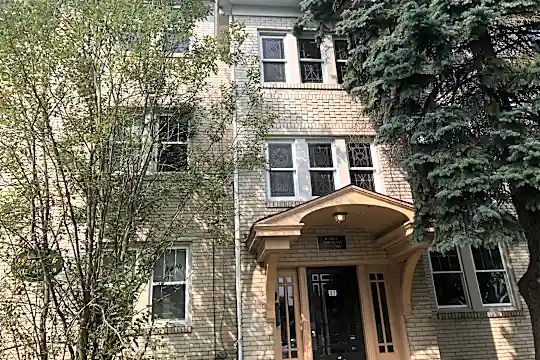 Warwick Apartments Photo 1