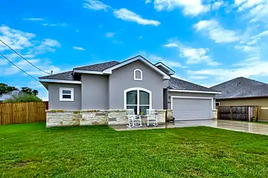 8509 Utopia Blvd Photo 2
