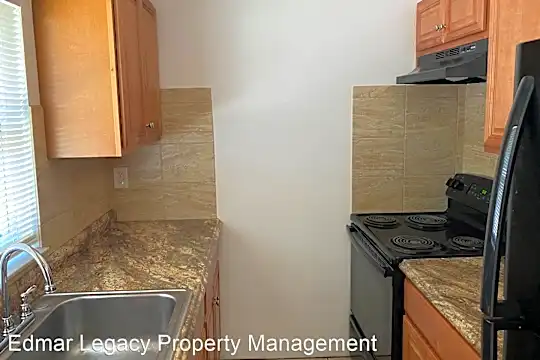535 13th Pl Photo 2