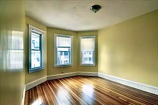 8 Ridgewood St Photo 1