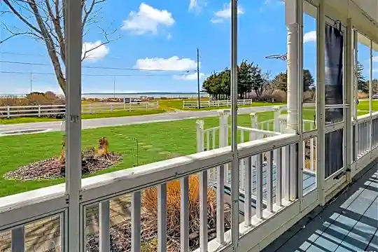 970 Watersedge Way Photo 1