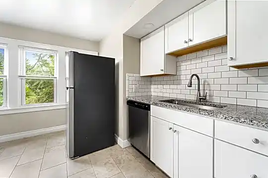 465 Cherry St Photo 2