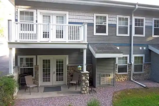 114 Pilgrim Dr #2 Photo 1