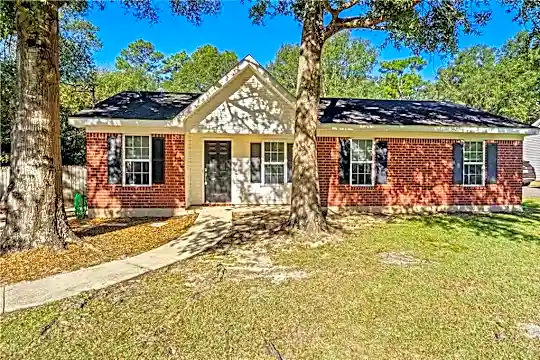 2870 Ironwood Dr Photo 2