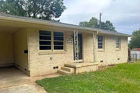 3914 Susan Cir Photo 2