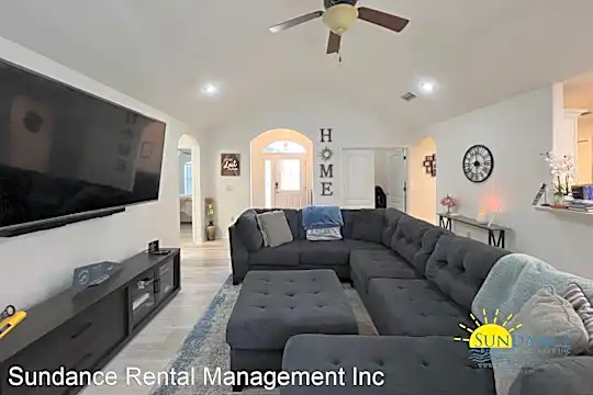 407 Serene Ct Photo 2