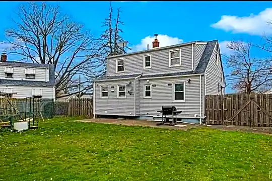 198 Plainfield Ave #1 Photo 2