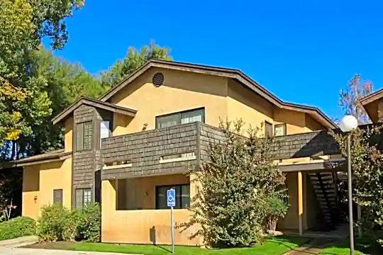 Laurelwood Oaks Photo 1