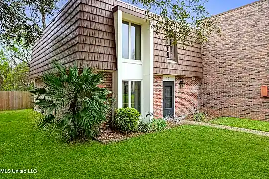 527 Front Beach Dr #17 Photo 2