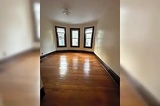 24 Princeton St Photo 2