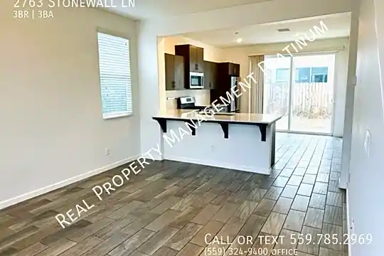 2763 Stonewall Ln Photo 2