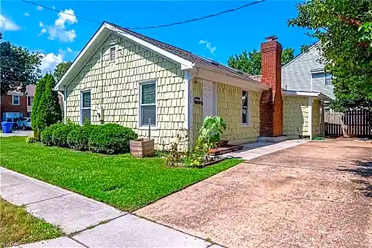 731 13th St Photo 2
