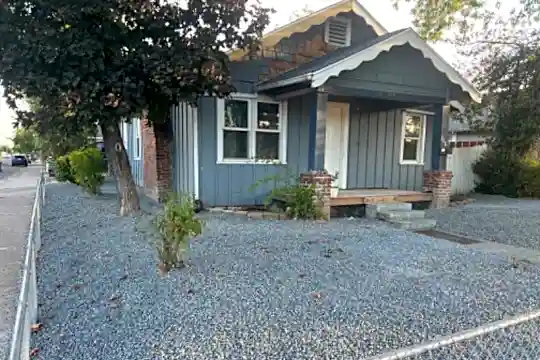 208 W Jackson St Photo 2