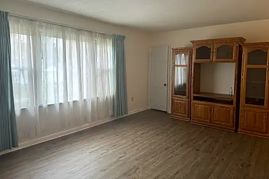 912 Florida Ave Photo 2