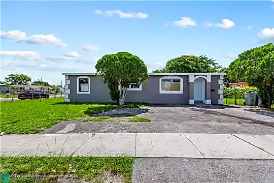 1588 NW 6th Ave Photo 1
