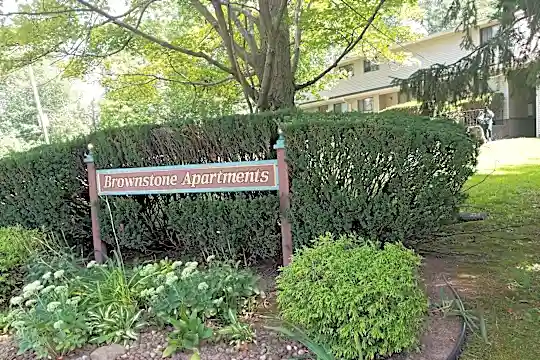 BROWNSTONE APARTMENTS Photo 2