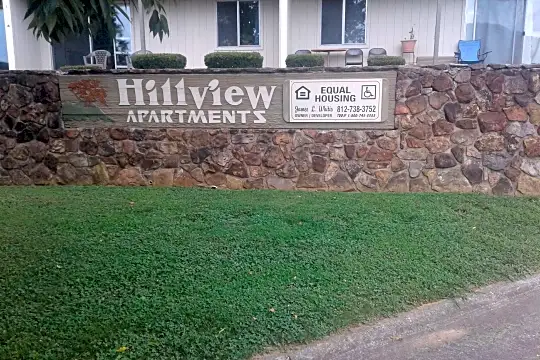 Hillview Apartments Photo 2