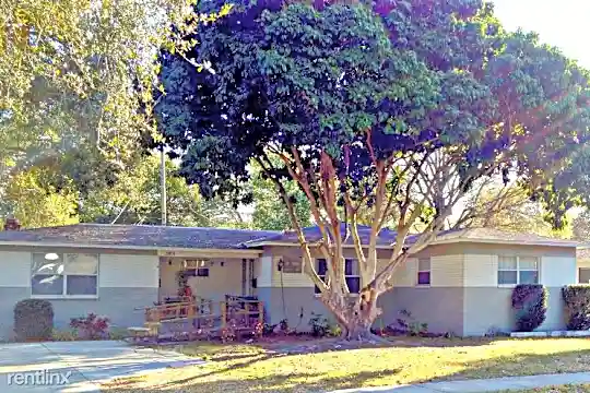3901 Iris St N Photo 2