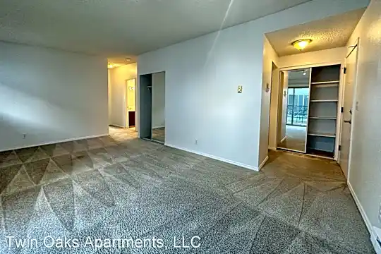 Twin Oaks Apartments Photo 1