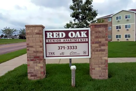 Red Oak Senior Apartments Photo 2