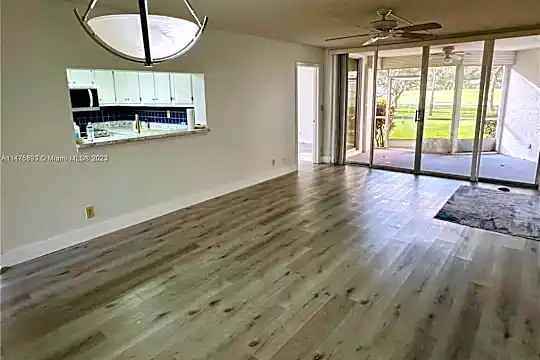 9501 Seagrape Dr #101 Photo 2