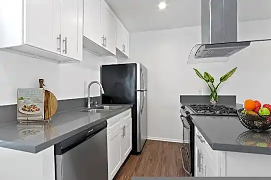1801 Federal Ave Photo 1