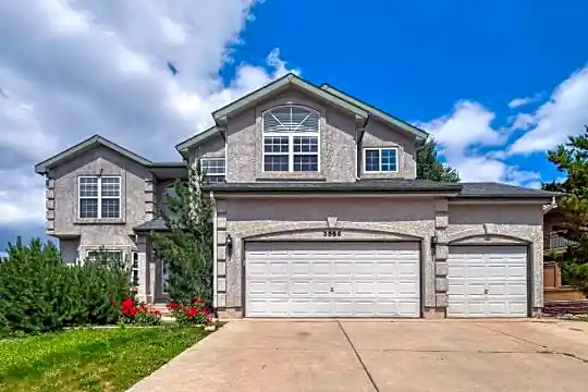3565 Muirfield Dr Photo 2