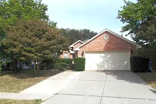5613 Cypress Dr Photo 1