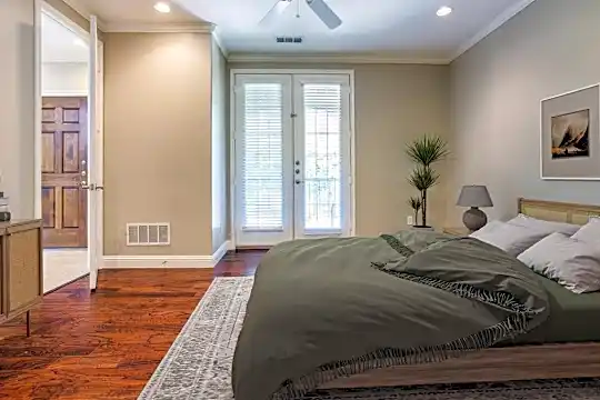 4142 Travis St Photo 2
