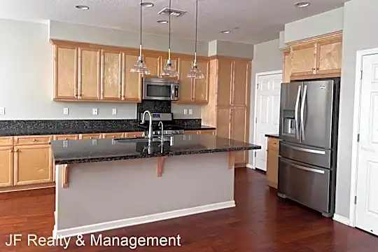 334 Pacifica Dr Photo 2