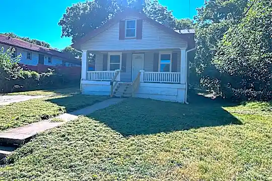 5326 Myrtle Ave Photo 2