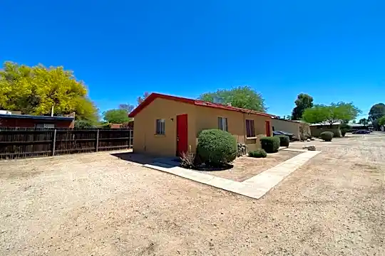 1635 E Hedrick Dr Photo 2