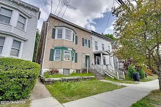 438 East St #1 Photo 1