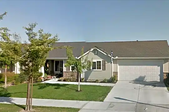 366 E Huntsman Ave Photo 2