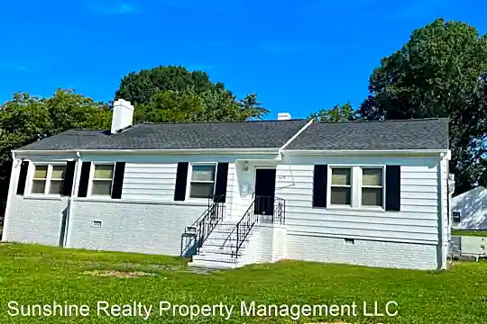 409 W Pine St Photo 1