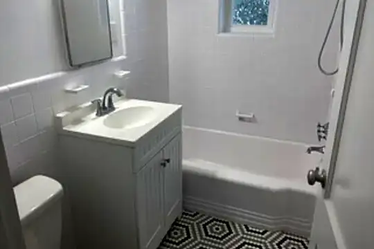 102 Varnum St NE Photo 2